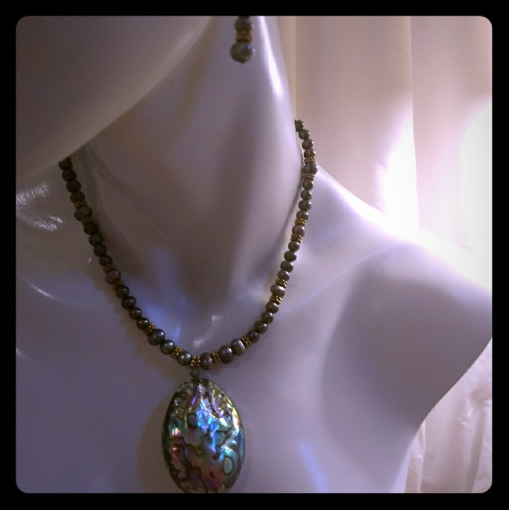 Ephe210 Abalone and Genuine Pearl Necklace Set